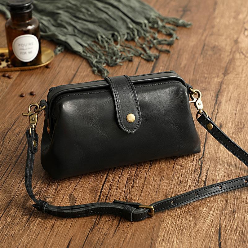Lady's Retro Handmade Bag - Image 12