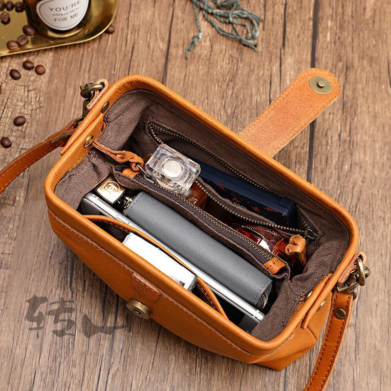 Lady's Retro Handmade Bag - Image 8