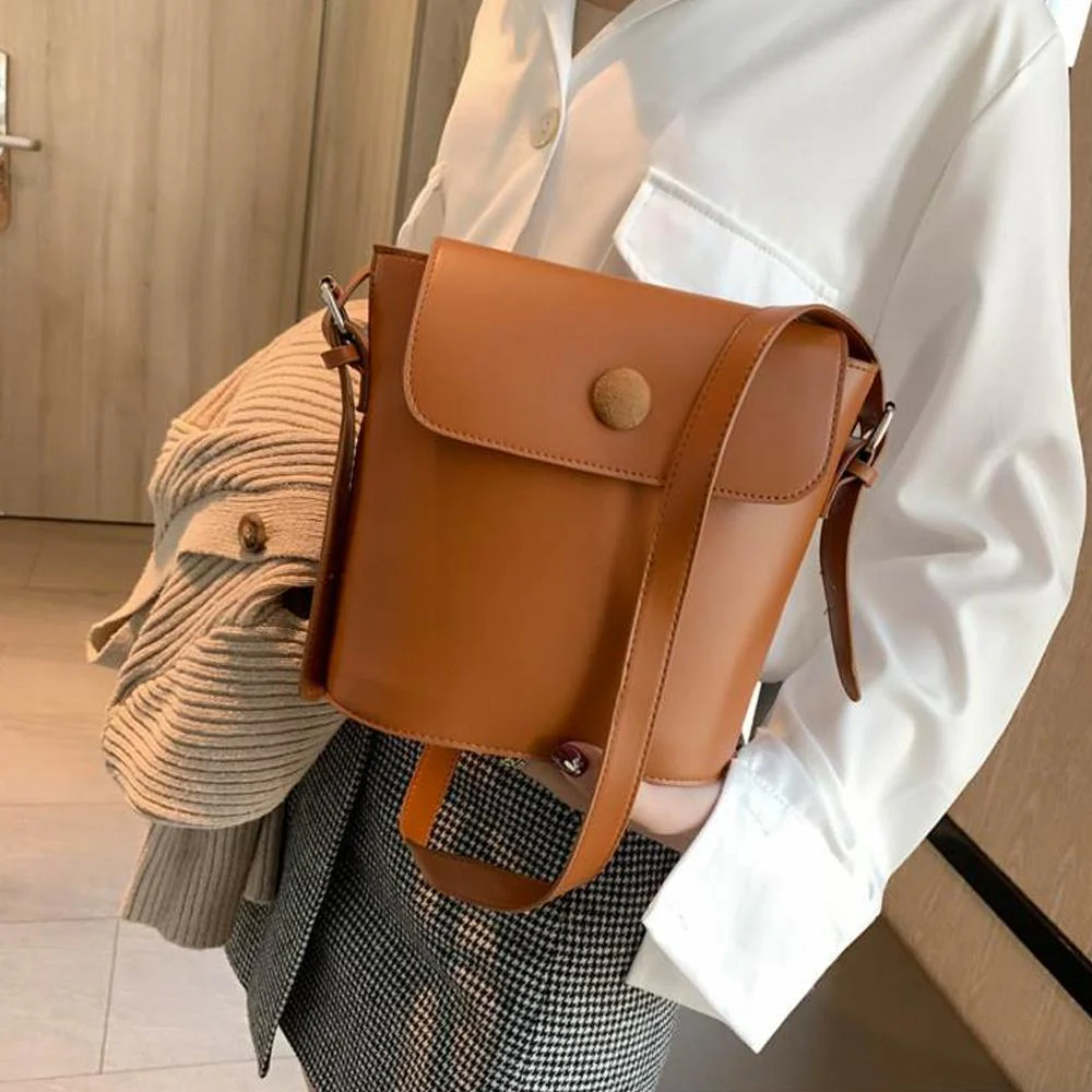 Women's Leather Bucket Bag - Image 11