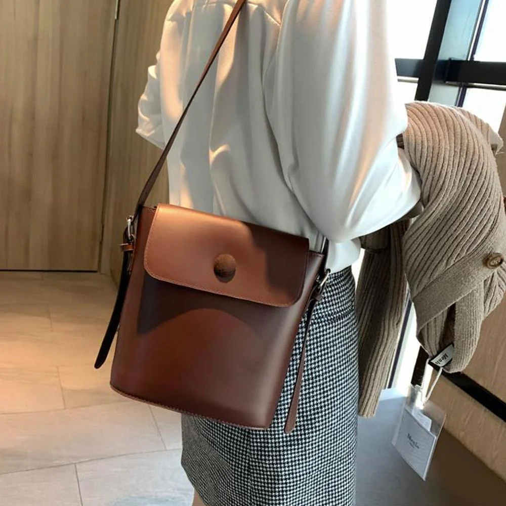 Women's Leather Bucket Bag - Image 12