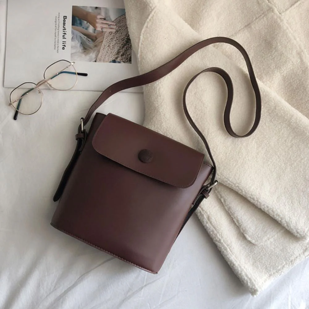 Women's Leather Bucket Bag - Image 3