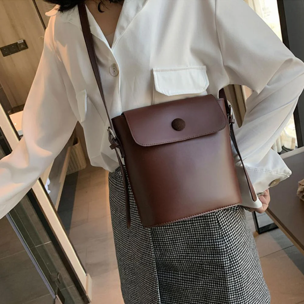 Women's Leather Bucket Bag - Image 7